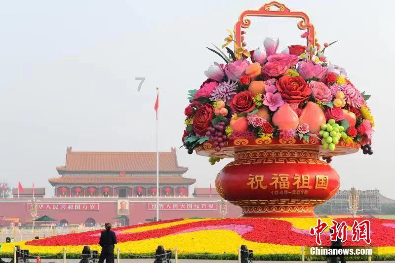 刘晓庆71岁脸颜面谱，老年尴尬真相曝光，全网震撼！