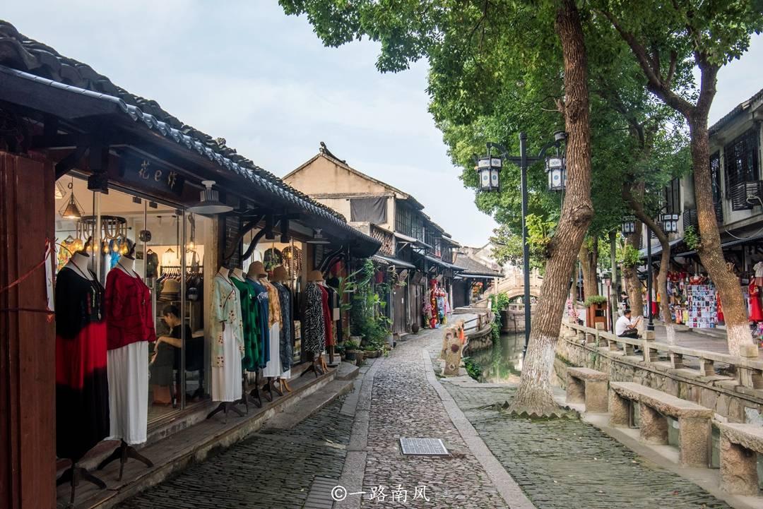 集装箱货运船